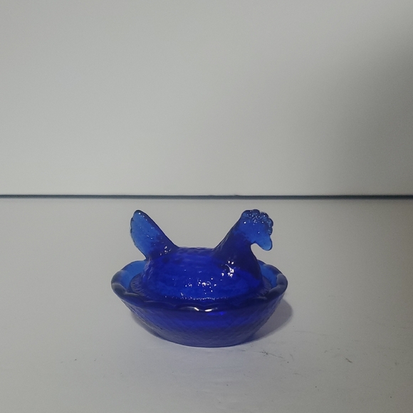 Colbalt Blue Glass Hen On Nest Dish - Picture 1 of 3
